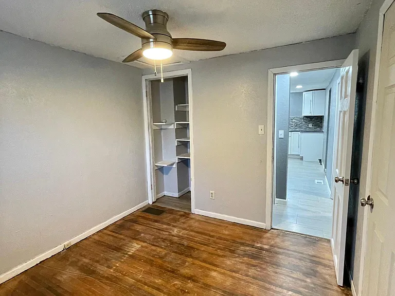 322 E Avenue D — Photo 13
