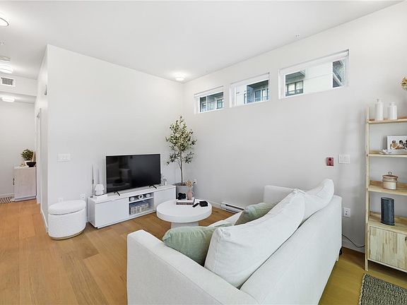 4th image of 629 Speed Ave #101