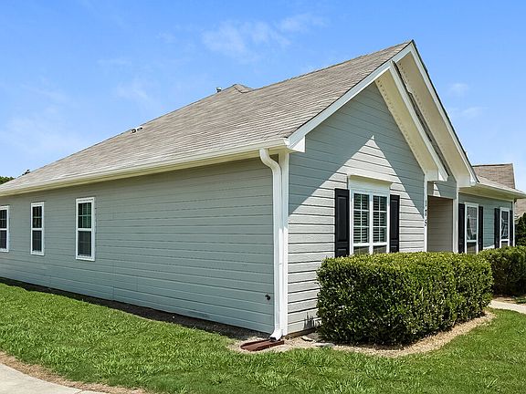 3rd image of 175 Cedar Bend Dr