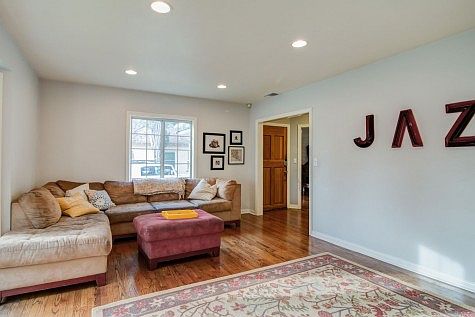 5th image of 747 Florecita Ln