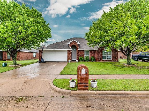 3rd image of 119 Chesterfield Cir