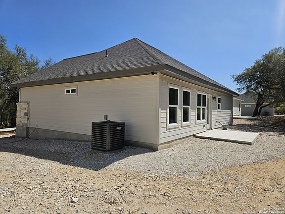 3rd image of 1298 Lavaca