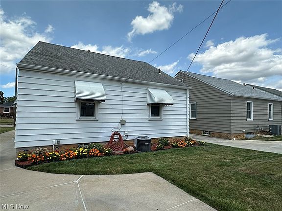 3rd image of 8403 Renwood Dr