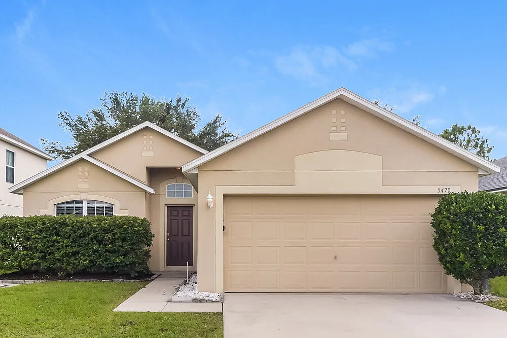 3 bed, 2.0 bath, 1477 sqft, $2,060 — Photo 1