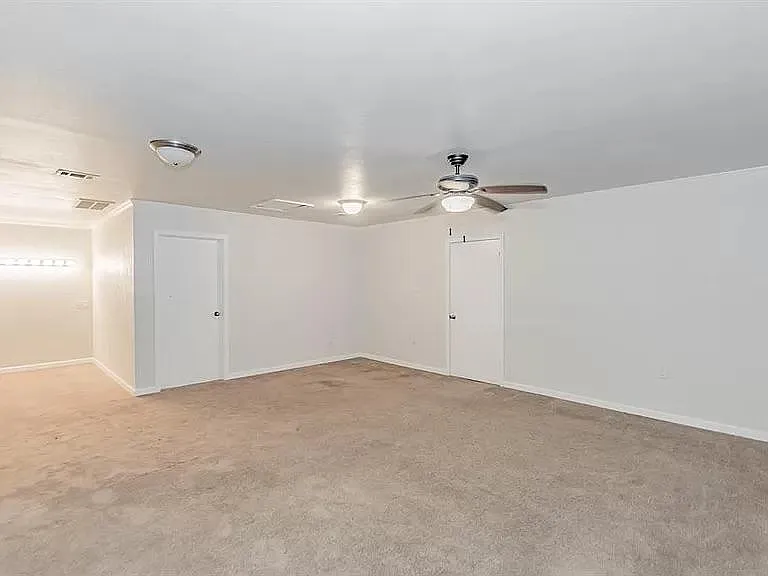 4230 W Broadway St — Photo 15