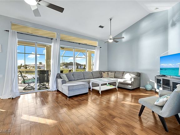 5th image of 306 SE 15th Pl