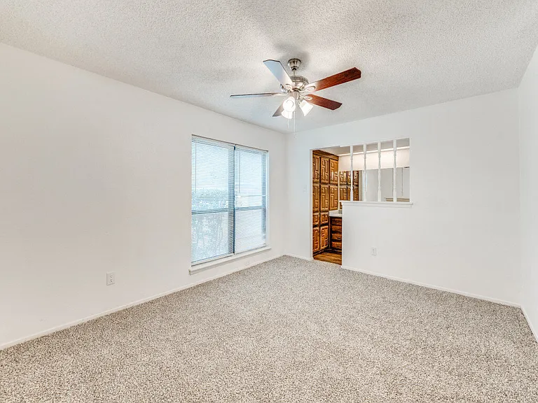 3914 Willowood Ln — Photo 8