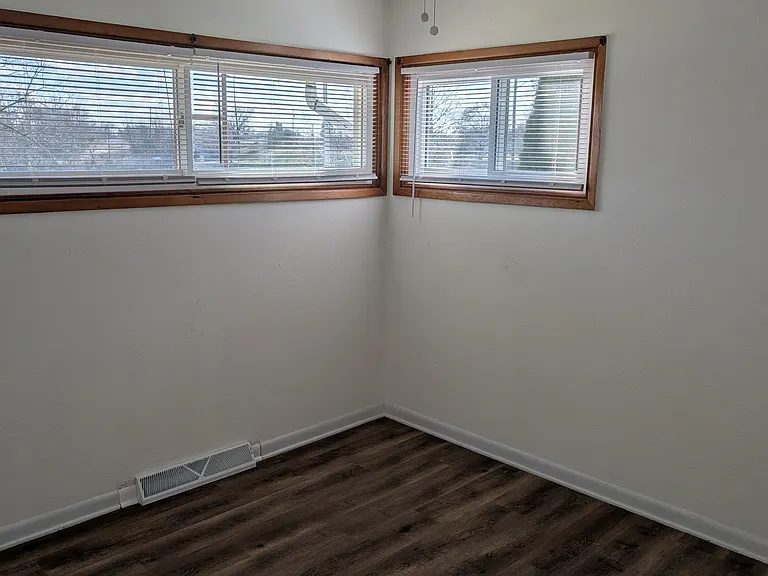 2101 N Ravine Pkwy — Photo 14