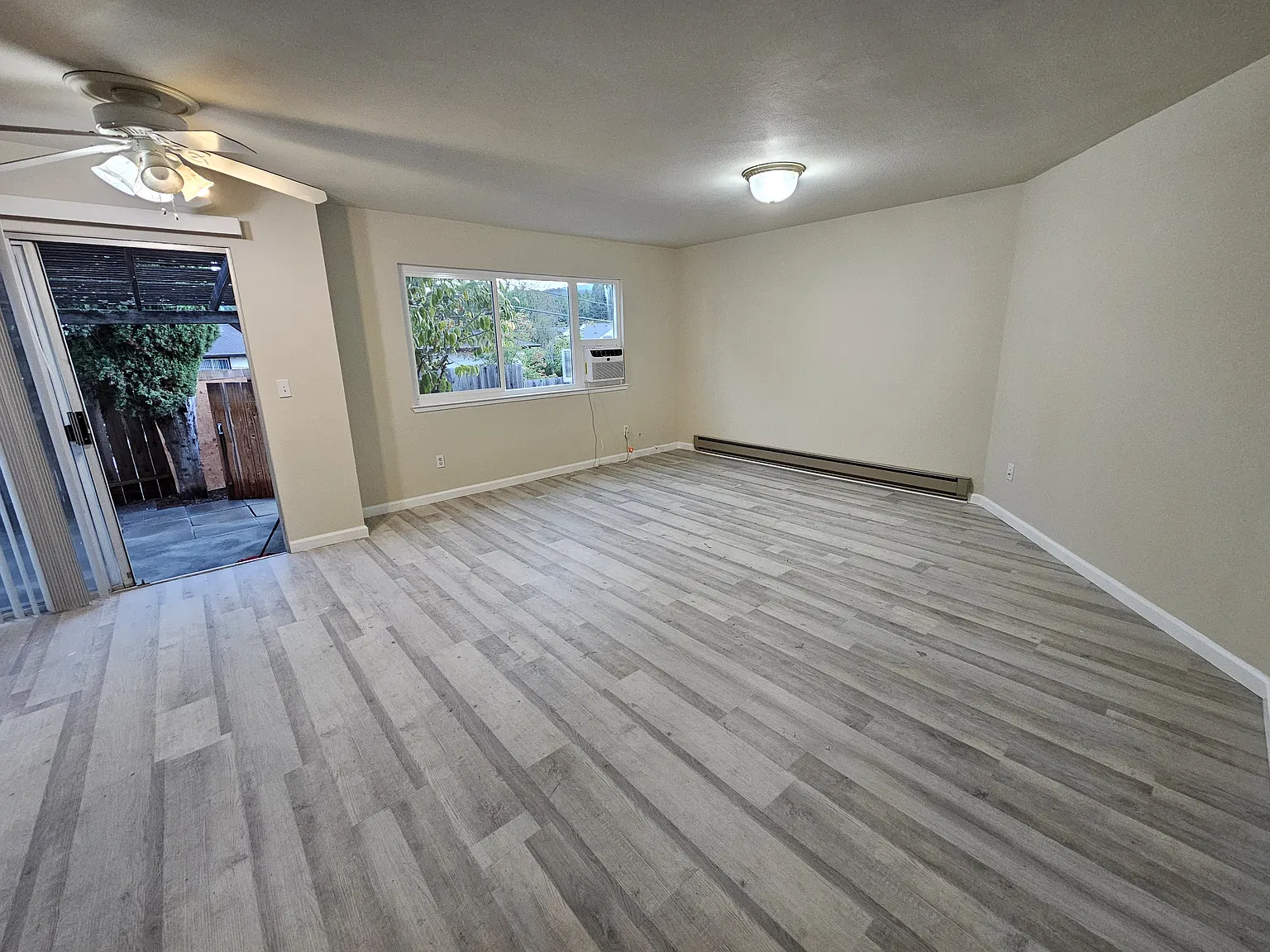 3 bed, 2.5 bath, 1600 sqft, $4,800 — Photo 3