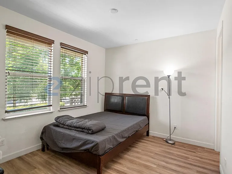 2387 Central Pkwy — Photo 5