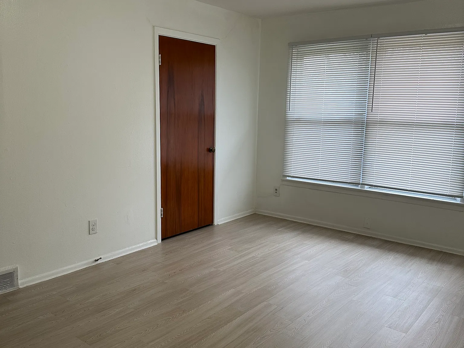 3 bed, 1.5 bath, 1314 sqft, $1,800 — Photo 2