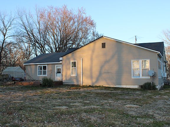 4th image of 306 Fray St