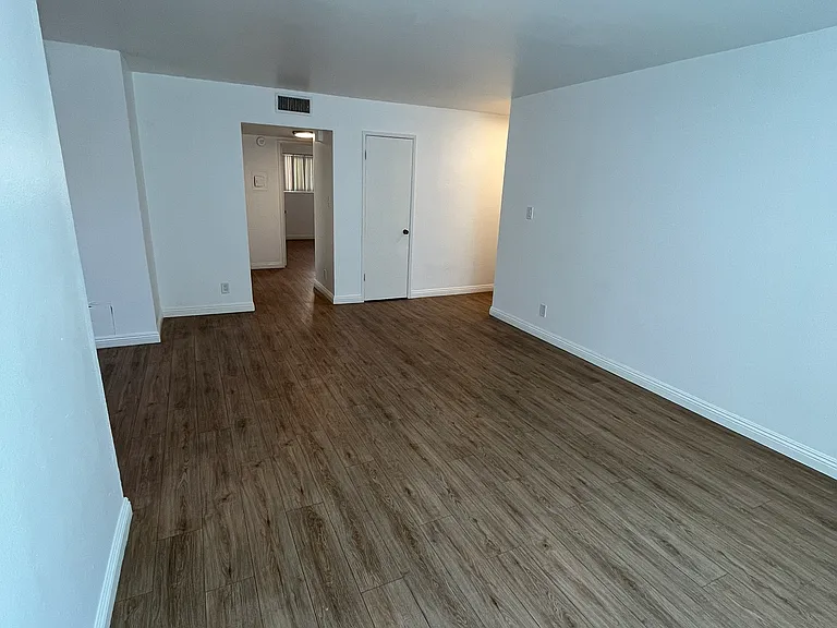19142 Sherman Way #1 — Photo 5