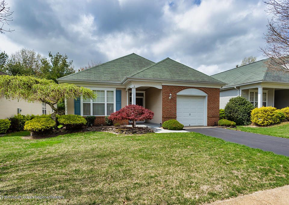 1st image of 8 Evergreen Springs Dr