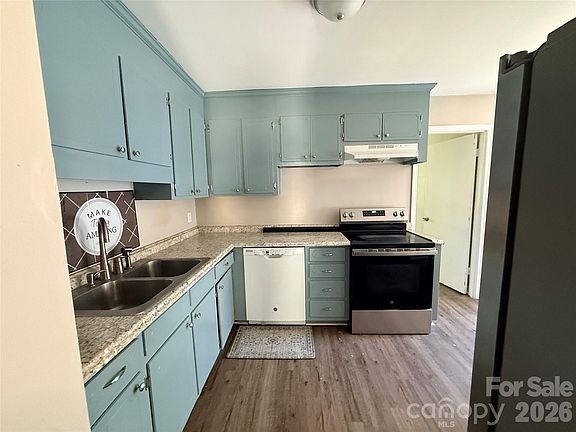 4th image of 1120 Claremont Rd
