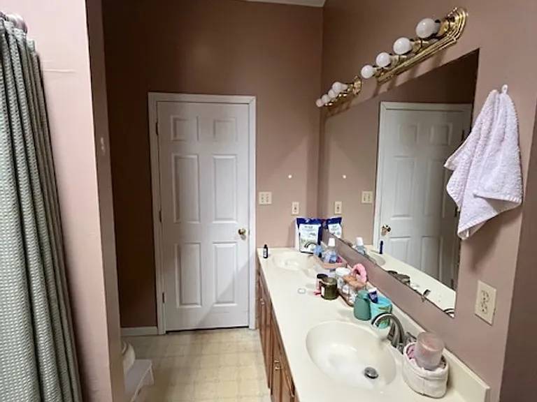 202 E Dodds St — Photo 14