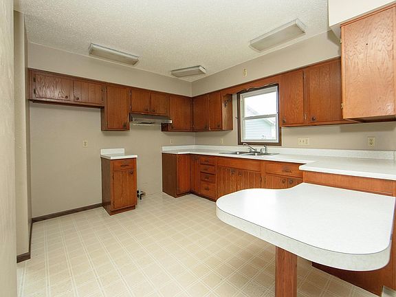 4th image of 2934 Pembroke Ave