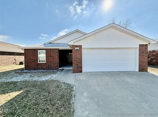 808 Bonnie Ave, Pryor, OK 74361