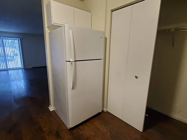 414-417 426 Munson Pl — Photo 6