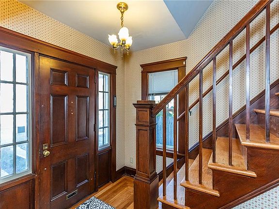 3rd image of 21 Rosewood Ave