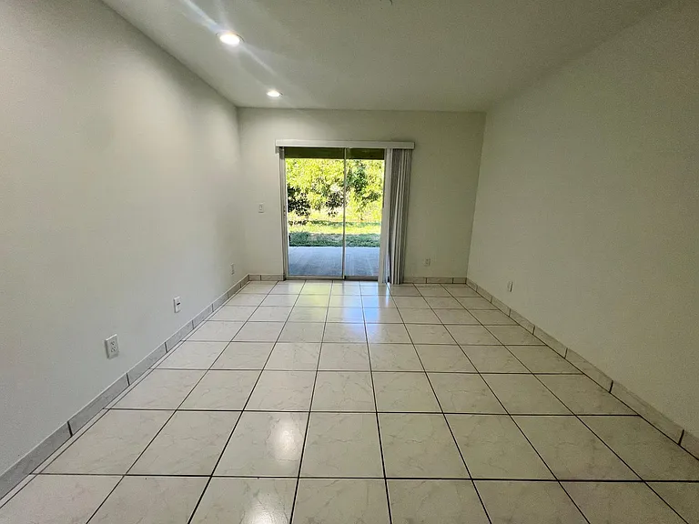 1096 Staghorn St — Photo 16