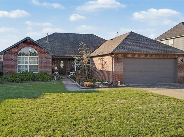 1307 W Pittsburg Pl, Broken Arrow, OK 74012