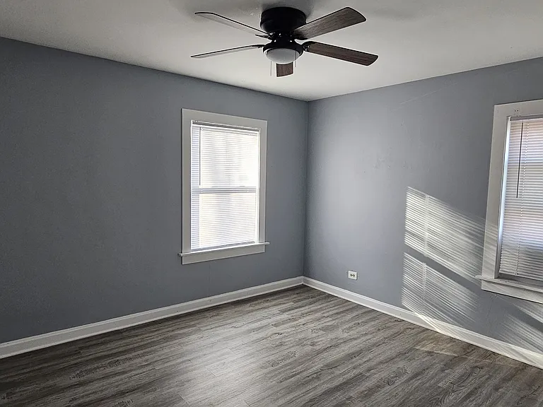 1327 Lincoln St — Photo 7