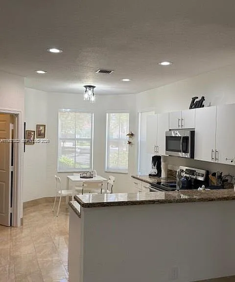 513 Live Oak Ln — Photo 6