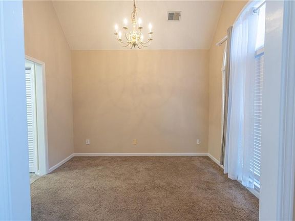 5th image of 994 Brentmoor Ln NW