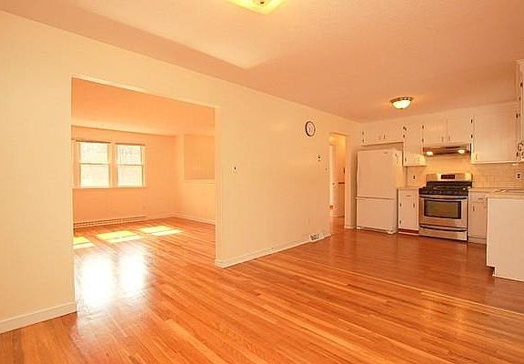 3rd image of 45 Stoney Brook Ln