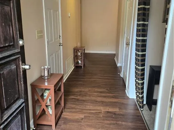 1545 Burnstone Dr, Stone Mountain, GA 30088