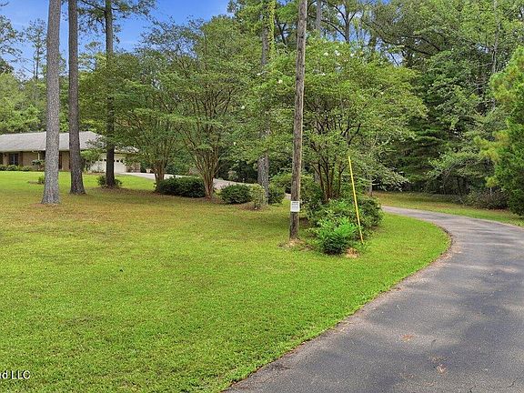 4th image of 932 White Rd