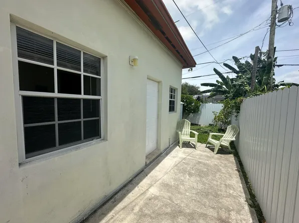 445 NE 109th St, Miami, FL