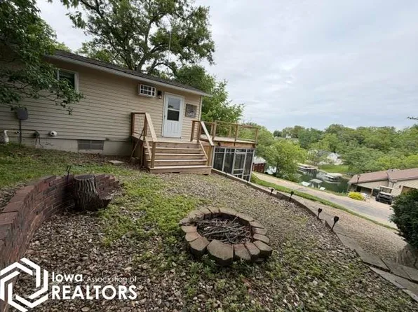 1285 Lakeshore Dr, Brooklyn, IA 52211
