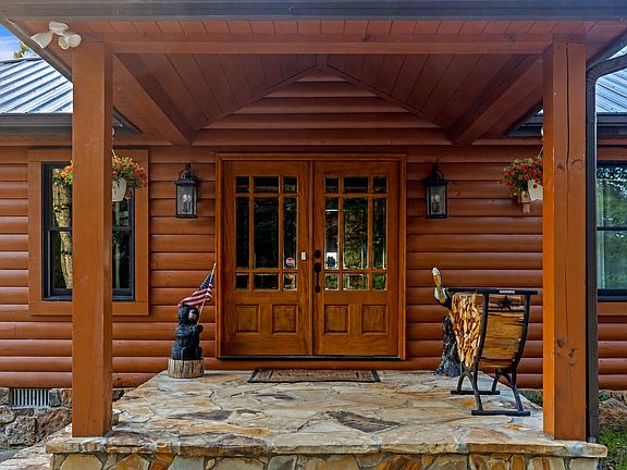 5th image of 260 Lakeside Lodge Ln