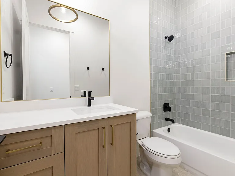 345 E Sidbury Rd — Photo 21