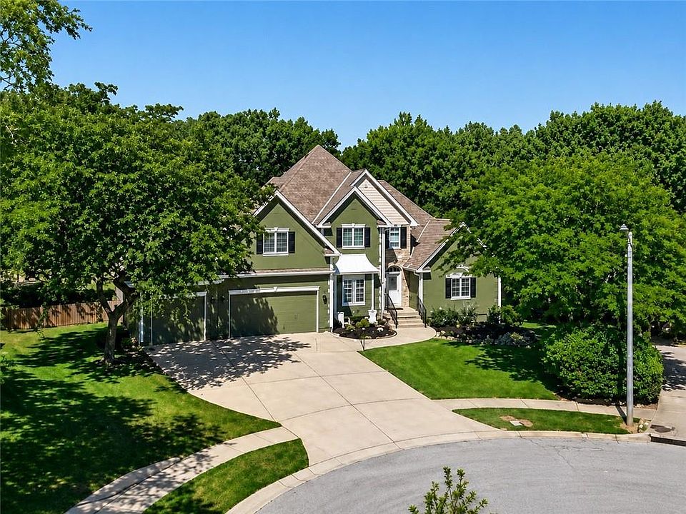 1st image of 2400 SW Winteroak Ct