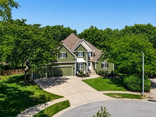 2400 SW Winteroak Ct, Lees Summit, MO 64081