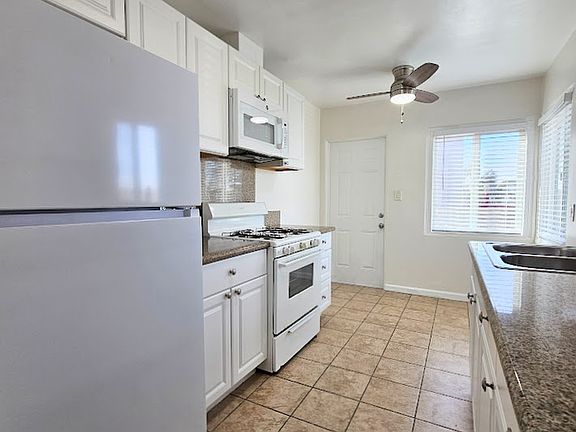 2nd image of 3913 Marine View Ave #3913