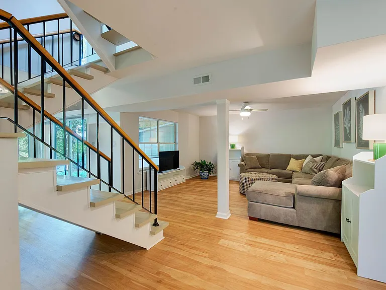 9006 Saint Thomas Ln — Photo 8
