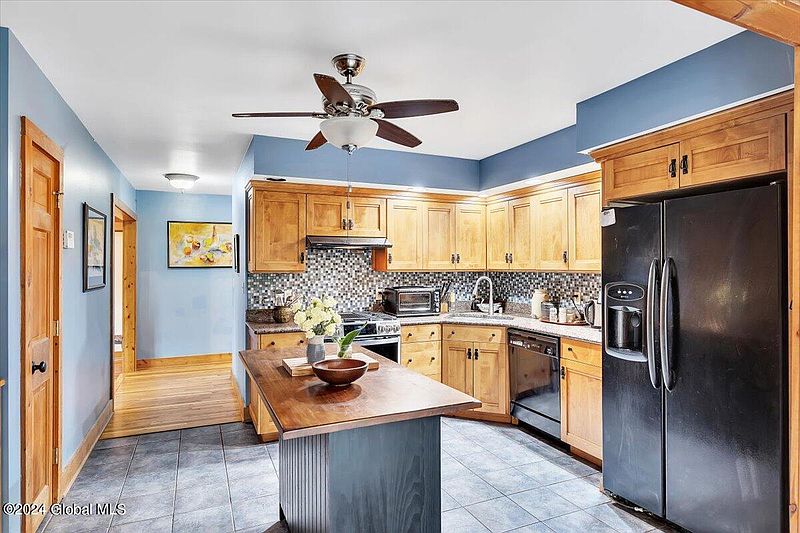 5th image of 42 Glen Royal Drive