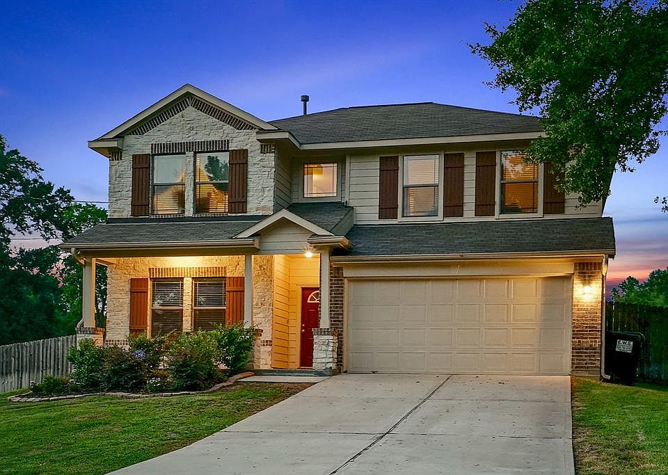 Welcome home to 13272 Hidden Trail Court!