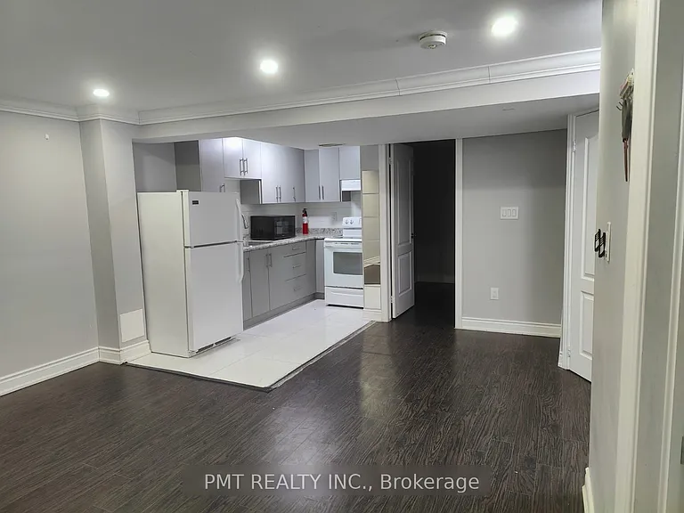 73 Greene Dr — Photo 17