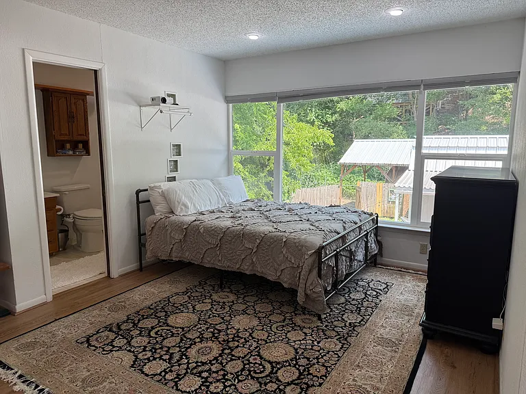 1109 S 6th St #B — Photo 6