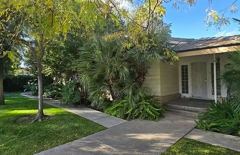 1176 W San Bruno Ave — Photo 4