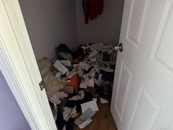 2nd image of 8 W Narcissus Road
