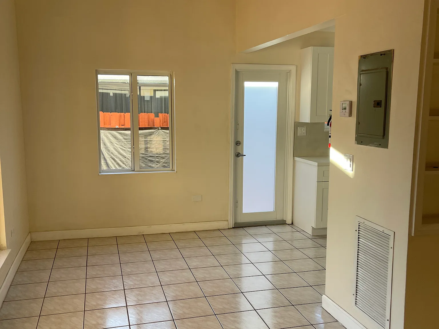 4 bed, 1000 sqft, $3,200 — Photo 2