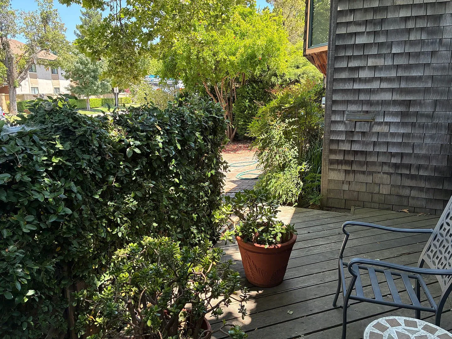 Gorgeous North Davis 3 Bedroom Home Available September! — Photo 2