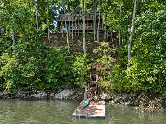 3rd image of 335 Lakecrest Dr
