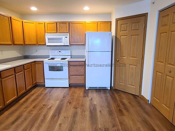 3rd image of 101 N Shore Dr APT 8